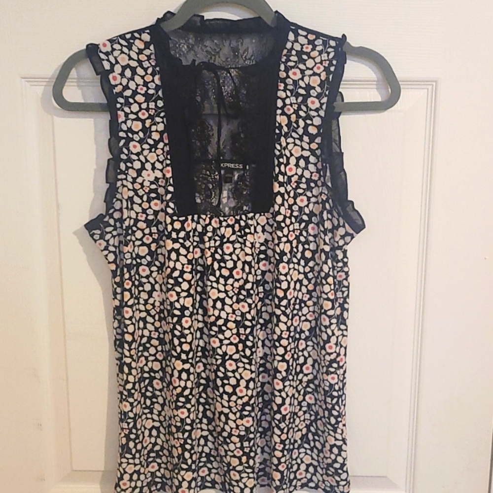 Express Tank with black Lace